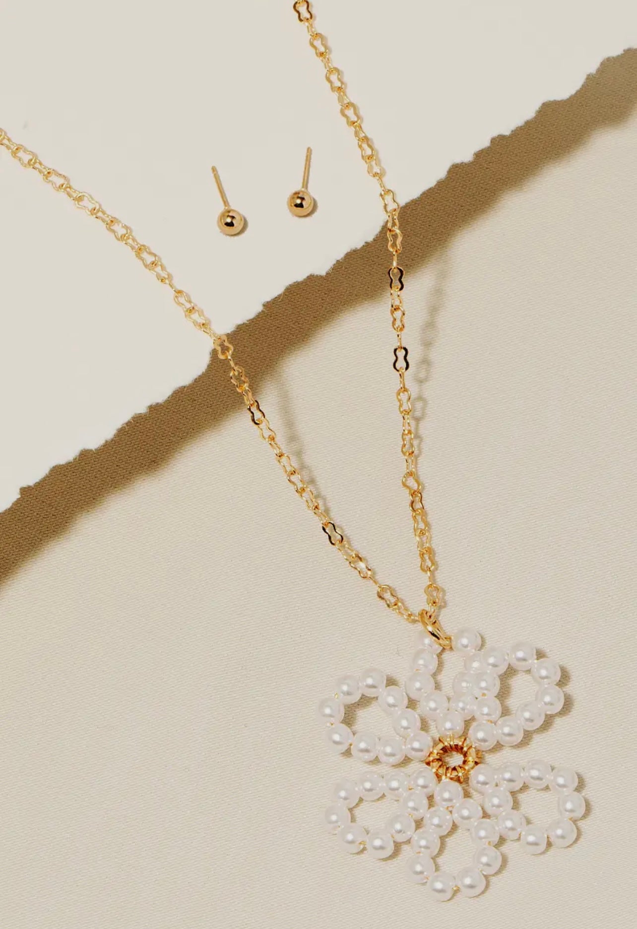 Daisy Pearl Necklace Set